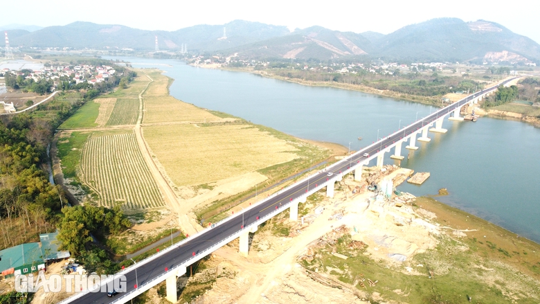 Thông xe kỹ thuật hai tuyến đường nghìn tỷ ở Thanh Hóa- Ảnh 4. Thông xe kỹ thuật hai tuyến đường nghìn tỷ ở Thanh Hóa- Ảnh 4.