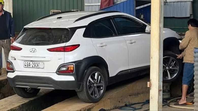 Nữ chủ tiệm rửa xe bị kh&aacute;ch t&ocirc;ng tử vong- Ảnh 1.