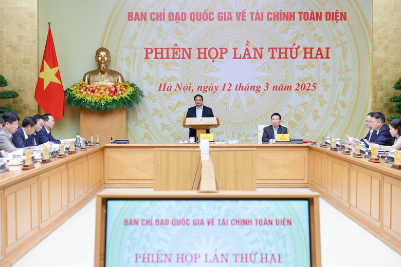 Thủ tướng: Đẩy mạnh nộp thuế, thu phạt vi phạm h&agrave;nh ch&iacute;nh kh&ocirc;ng d&ugrave;ng tiền mặt- Ảnh 2.
