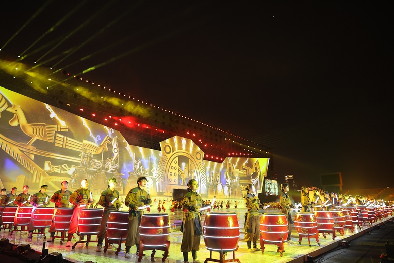 Gia đ&igrave;nh nhạc sĩ Văn Cao x&uacute;c động khi lần đầu c&ugrave;ng h&aacute;t Quốc ca v&agrave; lập kỷ lục Việt Nam- Ảnh 5.