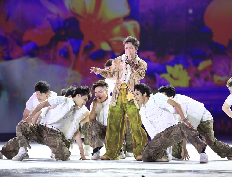 Gia đ&igrave;nh nhạc sĩ Văn Cao x&uacute;c động khi lần đầu c&ugrave;ng h&aacute;t Quốc ca v&agrave; lập kỷ lục Việt Nam- Ảnh 10.