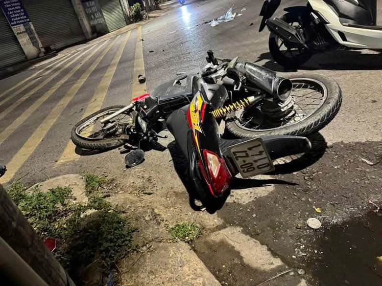 Xe máy và xe tải va chạm, người đàn ông 30 tuổi tử vong tại bệnh viện- Ảnh 1. Xe máy và xe tải va chạm, người đàn ông 30 tuổi tử vong tại bệnh viện- Ảnh 1.