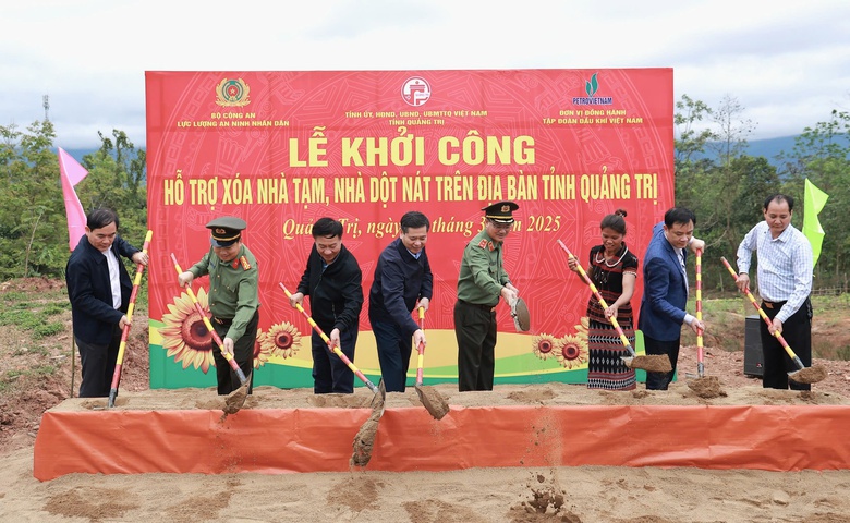 Bộ C&ocirc;ng an khởi c&ocirc;ng x&acirc;y dựng nh&agrave; ở cho người ngh&egrave;o tại Quảng Trị- Ảnh 4.
