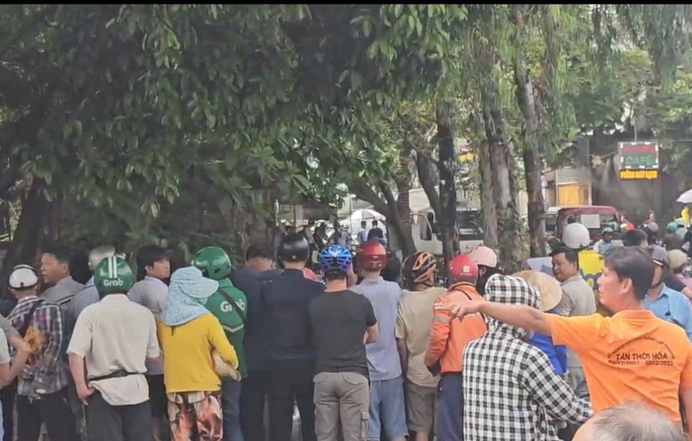 Điều tra vụ người phụ nữ tử vong dưới k&ecirc;nh nước ở TP.HCM- Ảnh 2.