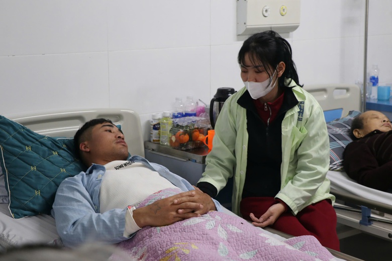 Vụ ch&igrave;m t&agrave;u, 4 ngư d&acirc;n mất t&iacute;ch: Tr&ocirc;i dạt tr&ecirc;n biển 30 giờ, ăn c&aacute; chết để sinh tồn- Ảnh 1.