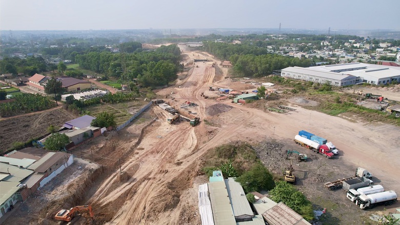 Nhiều nhà thầu bị nhắc nhở, cao tốc qua Đồng Nai hiện thi công ra sao?- Ảnh 1. Nhiều nhà thầu bị nhắc nhở, cao tốc qua Đồng Nai hiện thi công ra sao?- Ảnh 1.