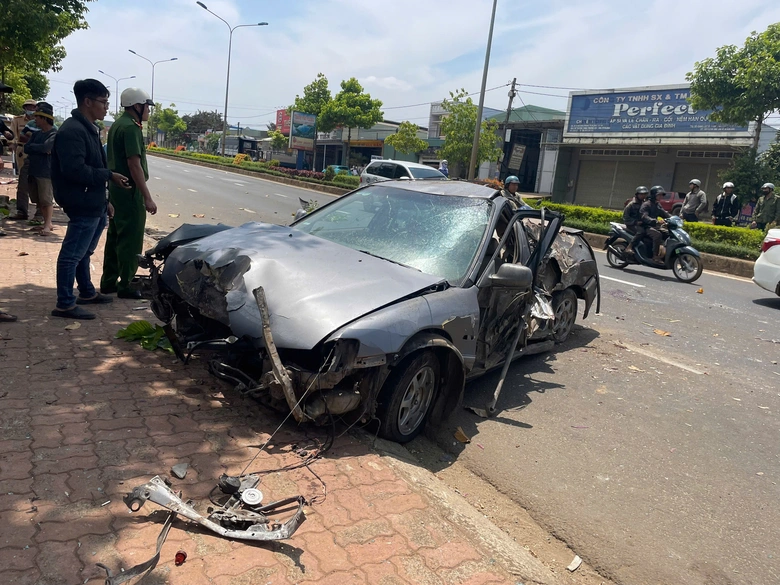 Vụ TNGT 2 người văng khỏi xe ở Gia Lai: T&agrave;i xế c&oacute; độ cồn 1.837mg/l&iacute;t kh&iacute; thở- Ảnh 1.