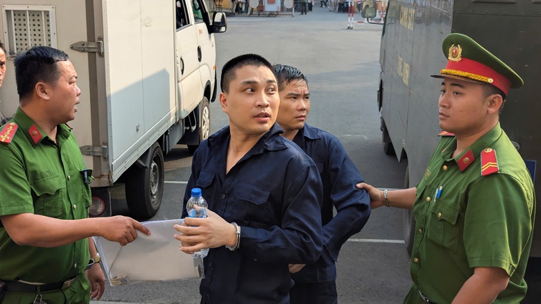 X&eacute;t xử nh&oacute;m cựu l&atilde;nh đạo tỉnh An Giang tiếp tay cho "c&aacute;t tặc" ho&agrave;nh h&agrave;nh- Ảnh 4.