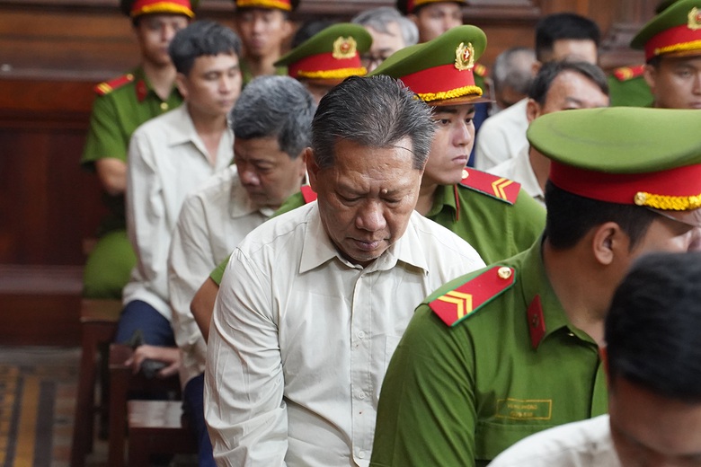 X&eacute;t xử nh&oacute;m cựu l&atilde;nh đạo tỉnh An Giang tiếp tay cho "c&aacute;t tặc" ho&agrave;nh h&agrave;nh- Ảnh 6.