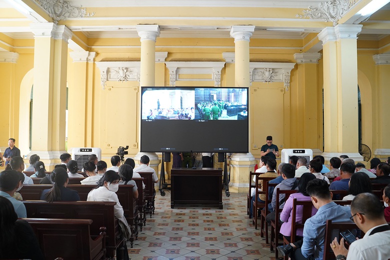 X&eacute;t xử nh&oacute;m cựu l&atilde;nh đạo tỉnh An Giang tiếp tay cho "c&aacute;t tặc" ho&agrave;nh h&agrave;nh- Ảnh 1.