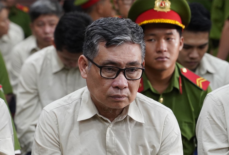 X&eacute;t xử nh&oacute;m cựu l&atilde;nh đạo tỉnh An Giang tiếp tay cho "c&aacute;t tặc" ho&agrave;nh h&agrave;nh- Ảnh 9.