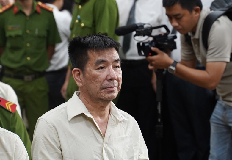 X&eacute;t xử nh&oacute;m cựu l&atilde;nh đạo tỉnh An Giang tiếp tay cho "c&aacute;t tặc" ho&agrave;nh h&agrave;nh- Ảnh 8.