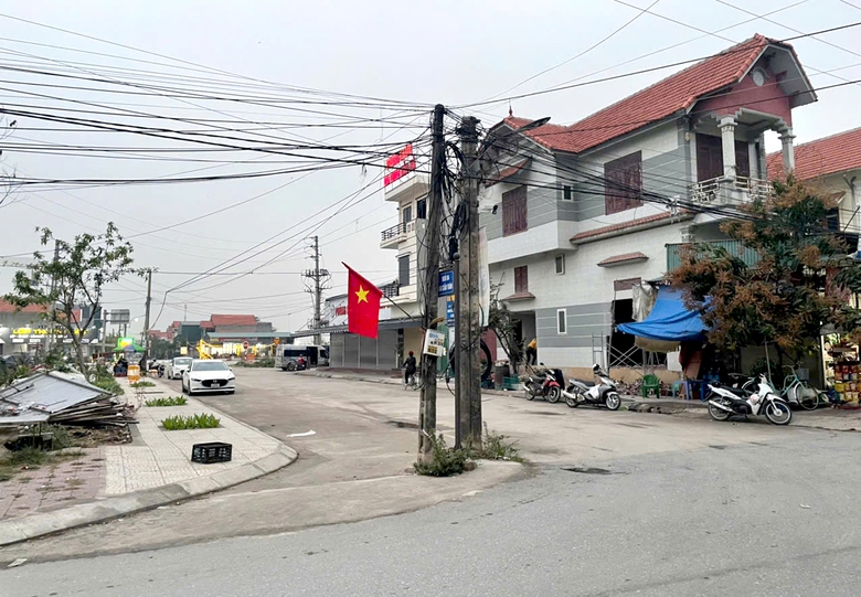 Quảng Ninh: Loạt cột điện &aacute;n ngữ nhiều tuyến đường mới mở- Ảnh 1.