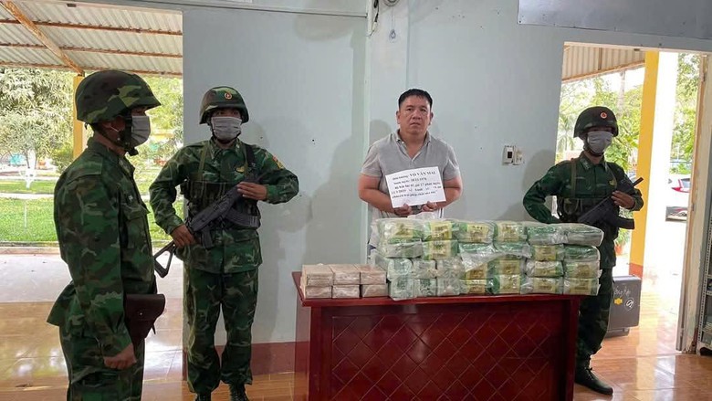 Long An: Bắt giữ đối tượng vận chuyển hơn 30kg ma t&uacute;y- Ảnh 1.