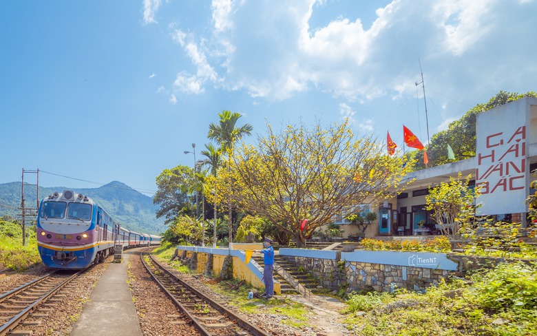 Từ 24/3, kh&aacute;ch du lịch h&egrave; c&oacute; thể mua v&eacute; t&agrave;u tuyến Bắc - Nam