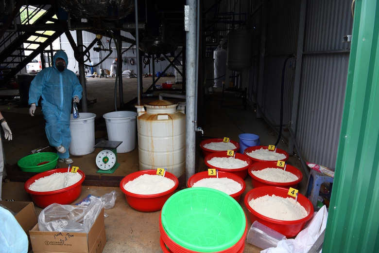 200 cảnh sát vây bắt tổ chức tội phạm sản xuất 1,4 tấn ma túy ở Nha Trang- Ảnh 3. 200 cảnh sát vây bắt tổ chức tội phạm sản xuất 1,4 tấn ma túy ở Nha Trang- Ảnh 3.