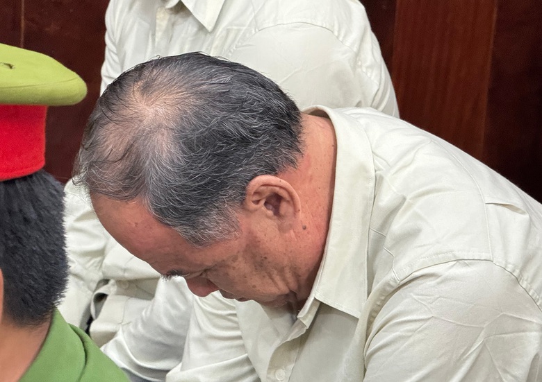 Cựu Chủ tịch tỉnh An Giang bị đề nghị 9 - 10 năm tù- Ảnh 2. Cựu Chủ tịch tỉnh An Giang bị đề nghị 9 - 10 năm tù- Ảnh 2.