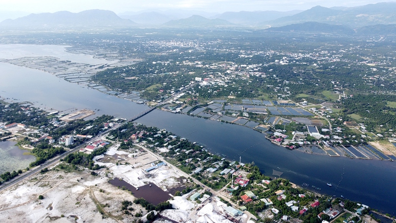 Kh&aacute;nh H&ograve;a l&agrave;m cầu v&ograve;m kết nối khu đ&ocirc; thị Cam L&acirc;m- Ảnh 1.