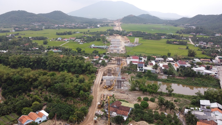 Cao tốc Kh&aacute;nh H&ograve;a - Bu&ocirc;n Ma Thuột: Vượt kh&oacute;, chạy đua tiến độ- Ảnh 6.