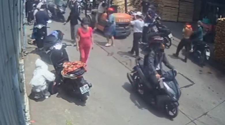 Vụ nam sinh bị đ&aacute;nh nhập viện: Tạm giữ 5 đối tượng để điều tra h&agrave;nh vi giết người- Ảnh 3.