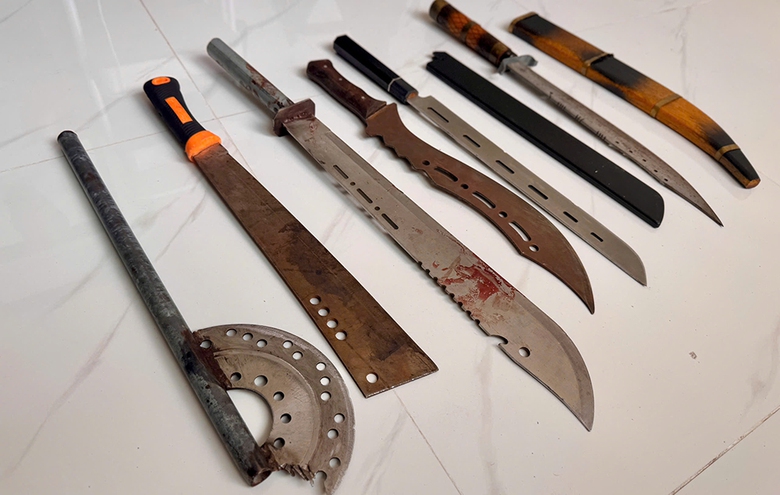 An Giang: Bắt giữ hai nh&oacute;m thanh ni&ecirc;n sử dụng hung kh&iacute; giải quyết m&acirc;u thuẫn- Ảnh 3.