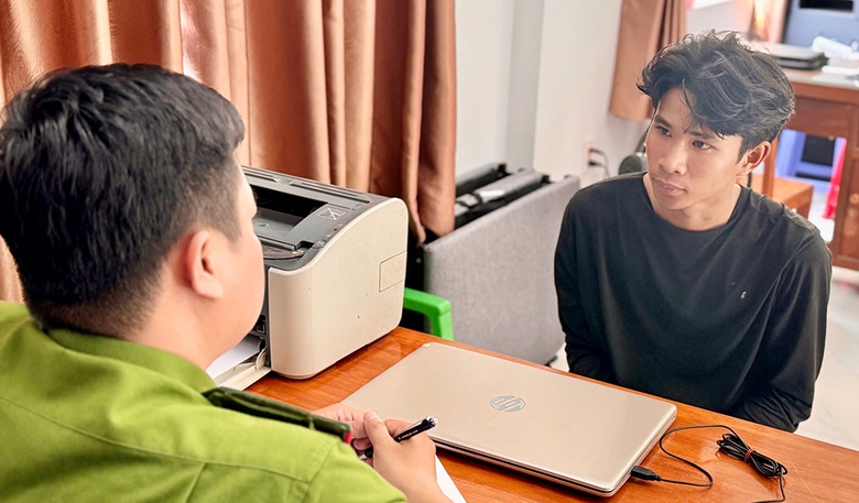 An Giang: Bắt giữ hai nh&oacute;m thanh ni&ecirc;n sử dụng hung kh&iacute; giải quyết m&acirc;u thuẫn- Ảnh 1.