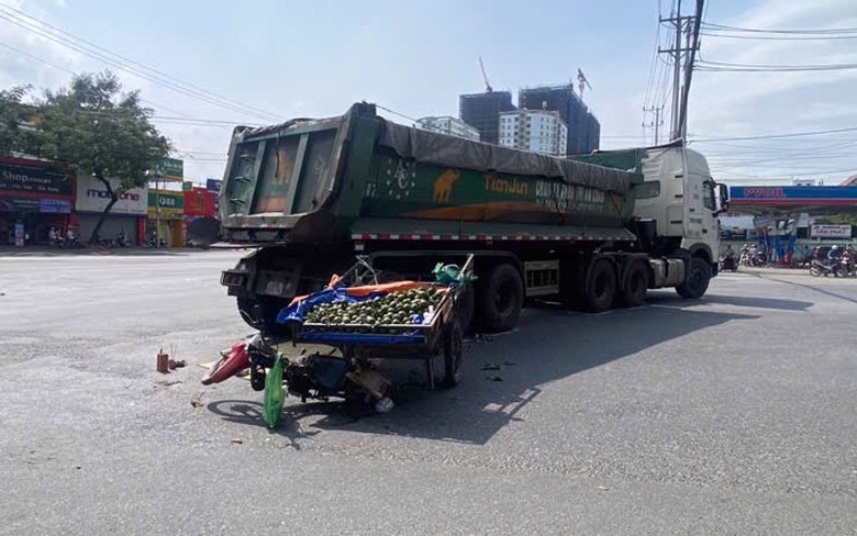 Hiện trường vụ va chạm khiến người phụ nữ tử vong tại chỗ.