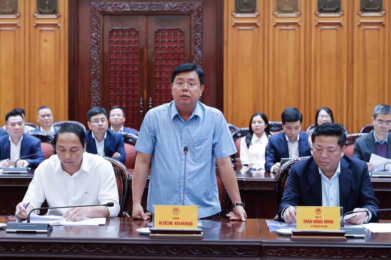 Thủ tướng: Đầu tư, n&acirc;ng cấp hạ tầng giao th&ocirc;ng tại Ph&uacute; Quốc phục vụ APEC 2027- Ảnh 2.