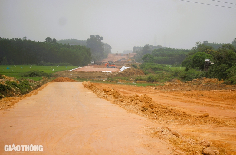 Dự án chậm tiến độ vừa thay nhà thầu ở Quảng Trị đang thi công thế nào?- Ảnh 3. Dự án chậm tiến độ vừa thay nhà thầu ở Quảng Trị đang thi công thế nào?- Ảnh 3.