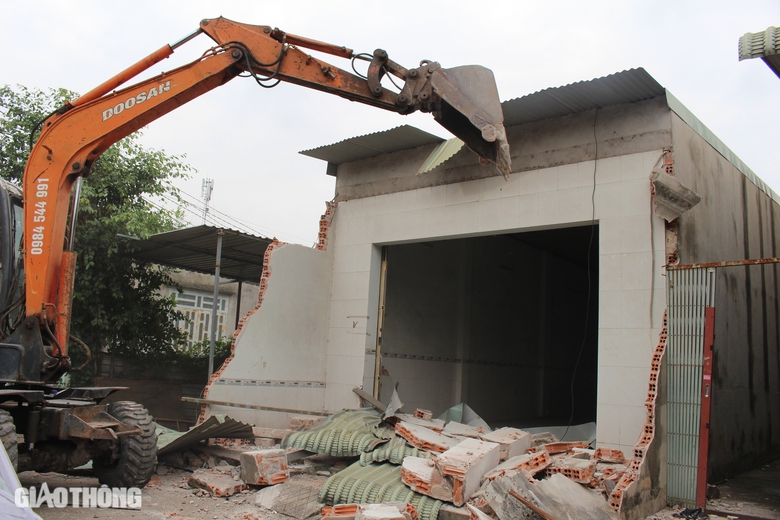 Cao tốc Bi&ecirc;n H&ograve;a - Vũng T&agrave;u: Cưỡng chế căn nh&agrave; đầu ti&ecirc;n ở Phước T&acirc;n- Ảnh 2.