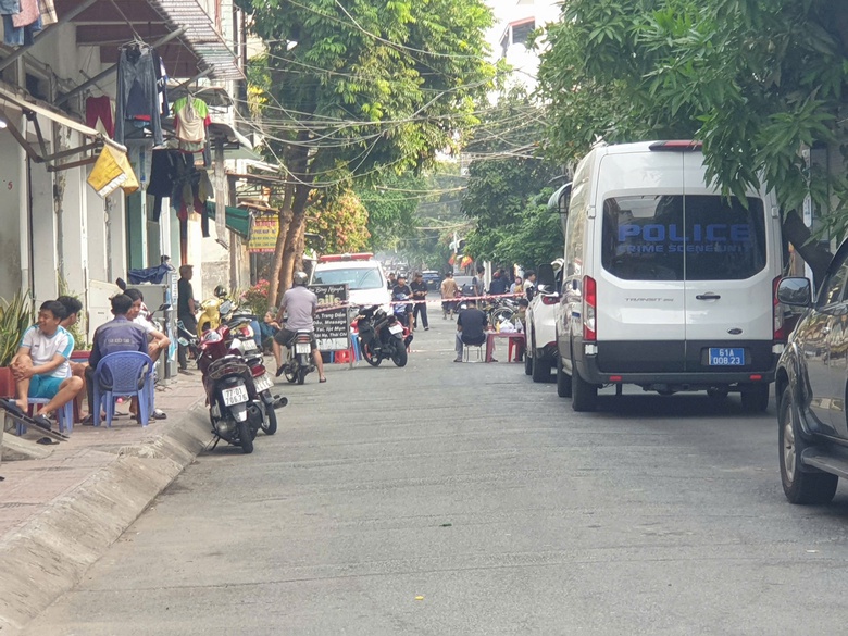 Điều tra vụ thanh ni&ecirc;n chết trước cửa ph&ograve;ng trọ ở B&igrave;nh Dương, cổ c&oacute; vết cắt- Ảnh 2.