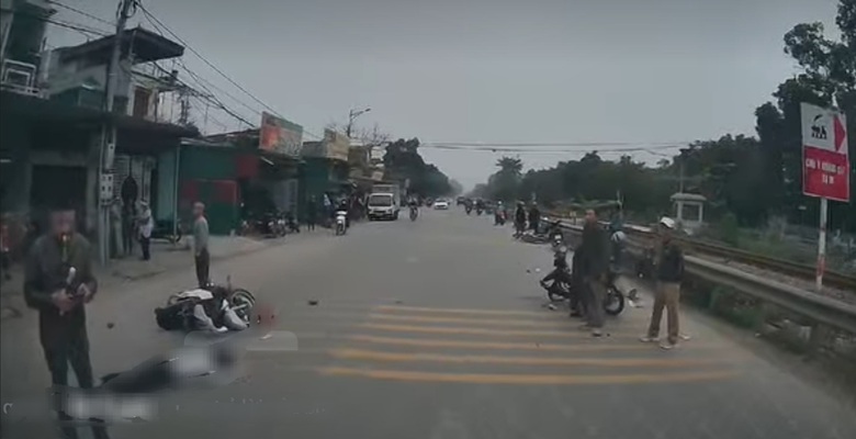 Ba xe m&aacute;y đ&acirc;m nhau tr&ecirc;n quốc lộ 21, một người tử vong- Ảnh 1.