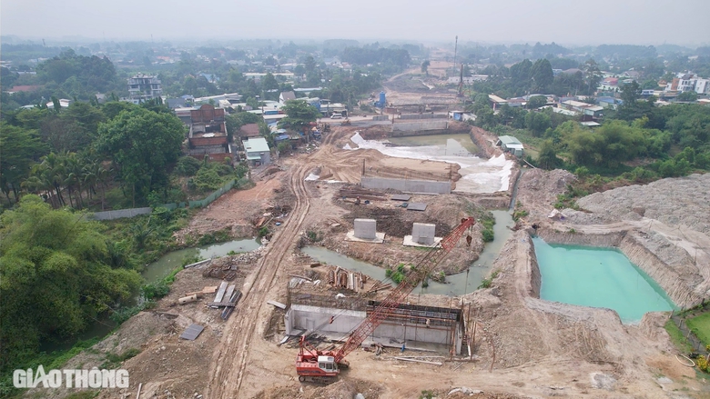 Đồng Nai: Quá hẹn bàn giao, 8% mặt bằng cao tốc Biên Hoà vẫn vướng mắc- Ảnh 6. Đồng Nai: Quá hẹn bàn giao, 8% mặt bằng cao tốc Biên Hoà vẫn vướng mắc- Ảnh 6.