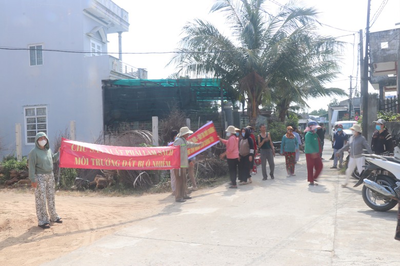 Bình Định: Dân tố “ngạt thở” vì mùi hôi từ xưởng chế biến mực, chính quyền vào cuộc- Ảnh 2. Bình Định: Dân tố “ngạt thở” vì mùi hôi từ xưởng chế biến mực, chính quyền vào cuộc- Ảnh 2.