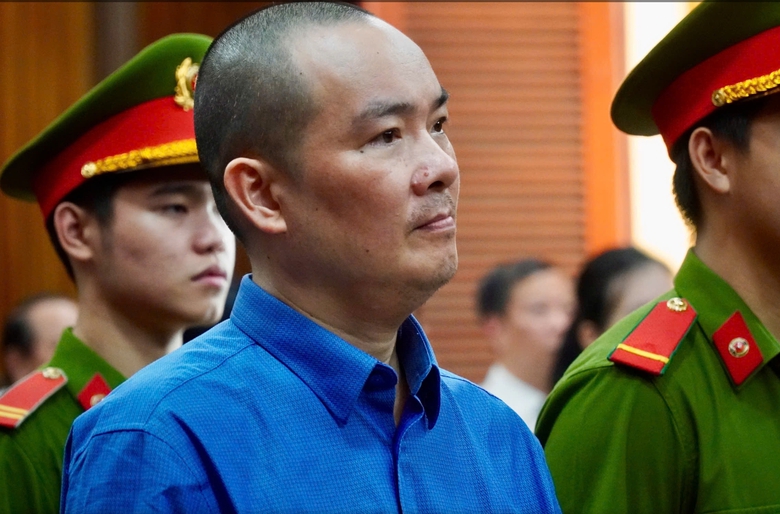 Cựu gi&aacute;m đốc Trung t&acirc;m Dạy nghề l&aacute;i xe S&agrave;i G&ograve;n bị đề nghị mức &aacute;n 12 năm t&ugrave;- Ảnh 1.