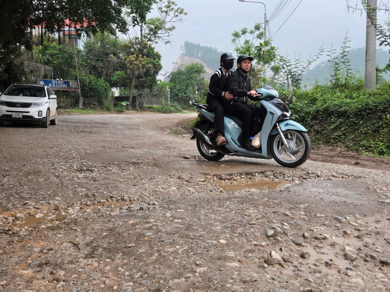 Th&aacute;i Nguy&ecirc;n: Đường tỉnh 261 qua Phổ Y&ecirc;n xuống cấp nghi&ecirc;m trọng, v&igrave; sao chưa được n&acirc;ng cấp?- Ảnh 1.