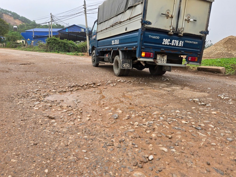 Th&aacute;i Nguy&ecirc;n: Đường tỉnh 261 qua Phổ Y&ecirc;n xuống cấp nghi&ecirc;m trọng, v&igrave; sao chưa được n&acirc;ng cấp?- Ảnh 2.