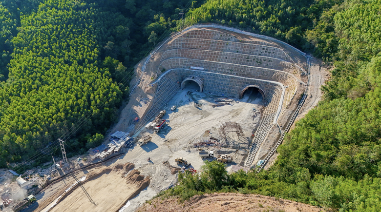 Cao tốc Quy Nhơn - Pleiku sẽ c&oacute; 3 hầm đường bộ xuy&ecirc;n đ&egrave;o An Kh&ecirc; v&agrave; Mang Yang- Ảnh 1.