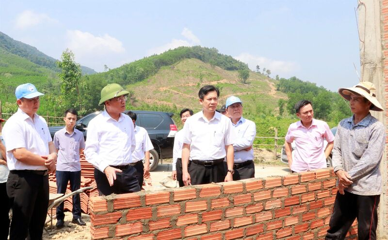 B&igrave;nh Định: An Nhơn về đ&iacute;ch x&oacute;a nh&agrave; tạm, chạm ước mơ an cư cho người ngh&egrave;o- Ảnh 1.