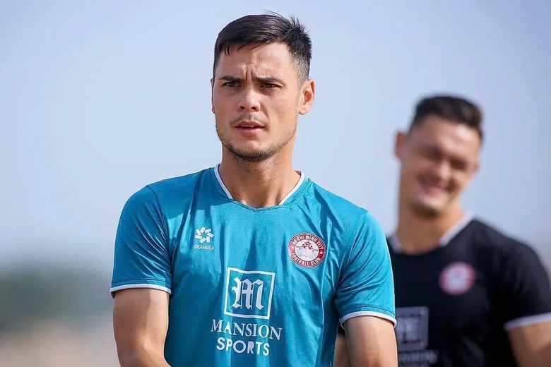 Đội b&oacute;ng V-League gặp sự cố kh&oacute; đỡ, trung vệ Việt kiều phải &ldquo;đ&oacute;ng vai&rdquo; thủ m&ocirc;n- Ảnh 1.