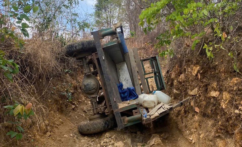 Hiện trường vụ lật xe c&ocirc;ng n&ocirc;ng khiến một người tử vong.