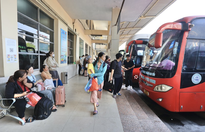 H&agrave; Nội tăng cường hơn 600 lượt xe kh&aacute;ch phục vụ dịp nghỉ lễ 30/4- Ảnh 1.