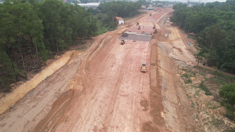 Cao tốc Bi&ecirc;n H&ograve;a: Kh&ocirc;ng quyết liệt sẽ kh&oacute; xong nền đường trước m&ugrave;a mưa- Ảnh 2.