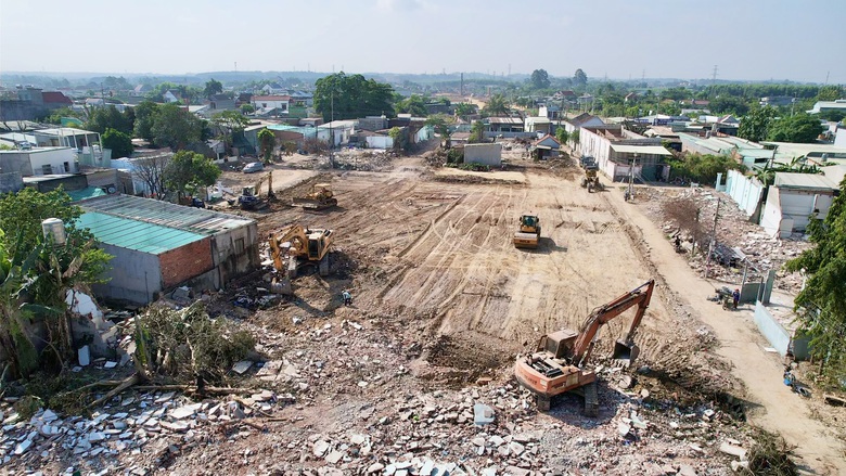 Cao tốc Bi&ecirc;n H&ograve;a: Kh&ocirc;ng quyết liệt sẽ kh&oacute; xong nền đường trước m&ugrave;a mưa- Ảnh 1.