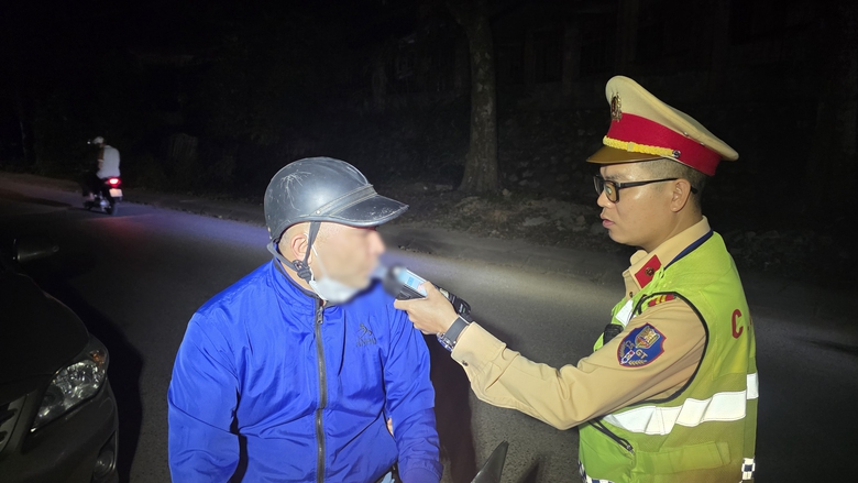 CSGT Y&ecirc;n B&aacute;i điều tra cơ bản, kh&eacute;p k&iacute;n địa b&agrave;n, xử l&yacute; đ&uacute;ng đối tượng để k&eacute;o giảm tai nạn- Ảnh 6.