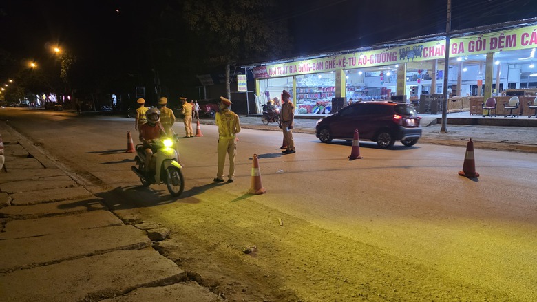 CSGT Y&ecirc;n B&aacute;i điều tra cơ bản, kh&eacute;p k&iacute;n địa b&agrave;n, xử l&yacute; đ&uacute;ng đối tượng để k&eacute;o giảm tai nạn- Ảnh 21.