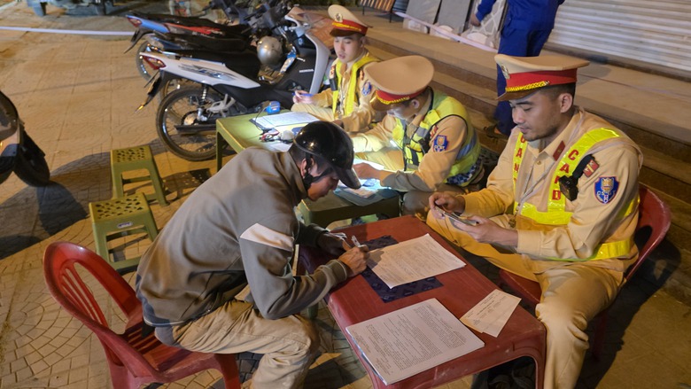 CSGT Y&ecirc;n B&aacute;i điều tra cơ bản, kh&eacute;p k&iacute;n địa b&agrave;n, xử l&yacute; đ&uacute;ng đối tượng để k&eacute;o giảm tai nạn- Ảnh 24.