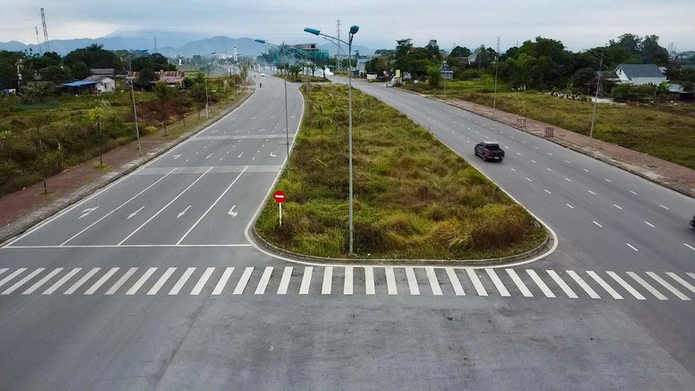 H&igrave;nh ảnh tuyến đường khiến nhiều l&atilde;nh đạo ở Th&aacute;i Nguy&ecirc;n "ng&atilde; ngựa"- Ảnh 2.