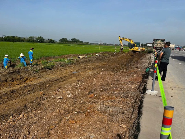 Vỡ ống ngầm khi thi c&ocirc;ng QL46: Khắc phục sớm nhất để cấp lại nước cho 3.000 hộ d&acirc;n- Ảnh 1.