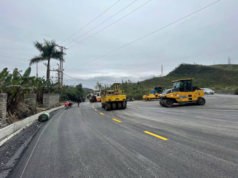 Người d&acirc;n v&ugrave;ng lụt Cẩm Phả hết lo mưa ngập, tai nạn giao th&ocirc;ng khi c&oacute; đường mới- Ảnh 1.